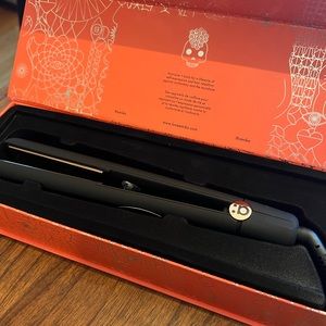 Brand New: Amika Flat Iron/Hair Straightner